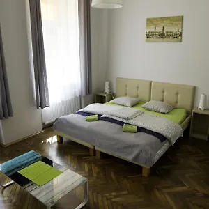 https://dream-hostel-apartments.krakowhotelspoland.com
